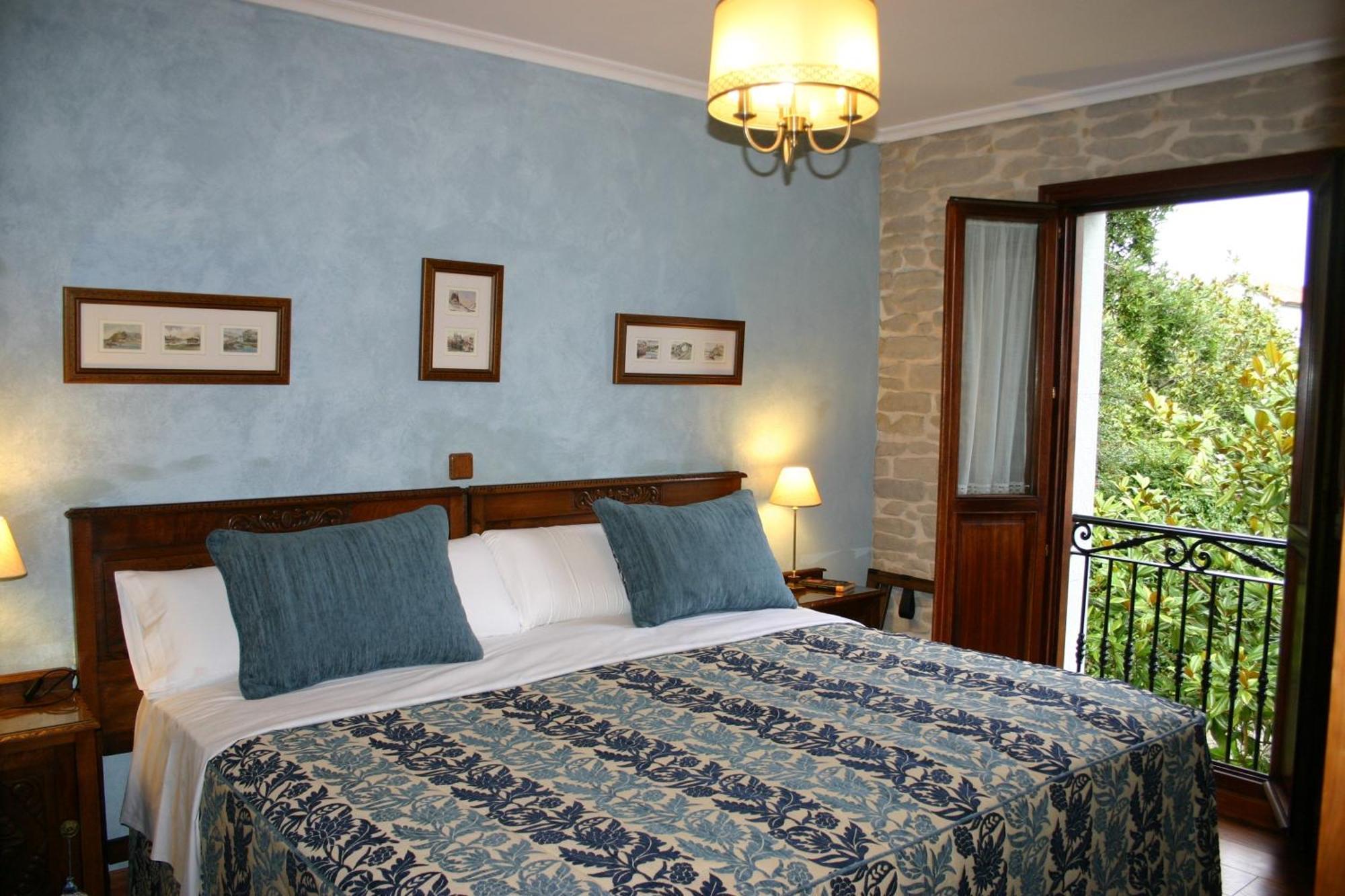 El Corral Del Acebo Guest House Nueva De Llanes Room photo